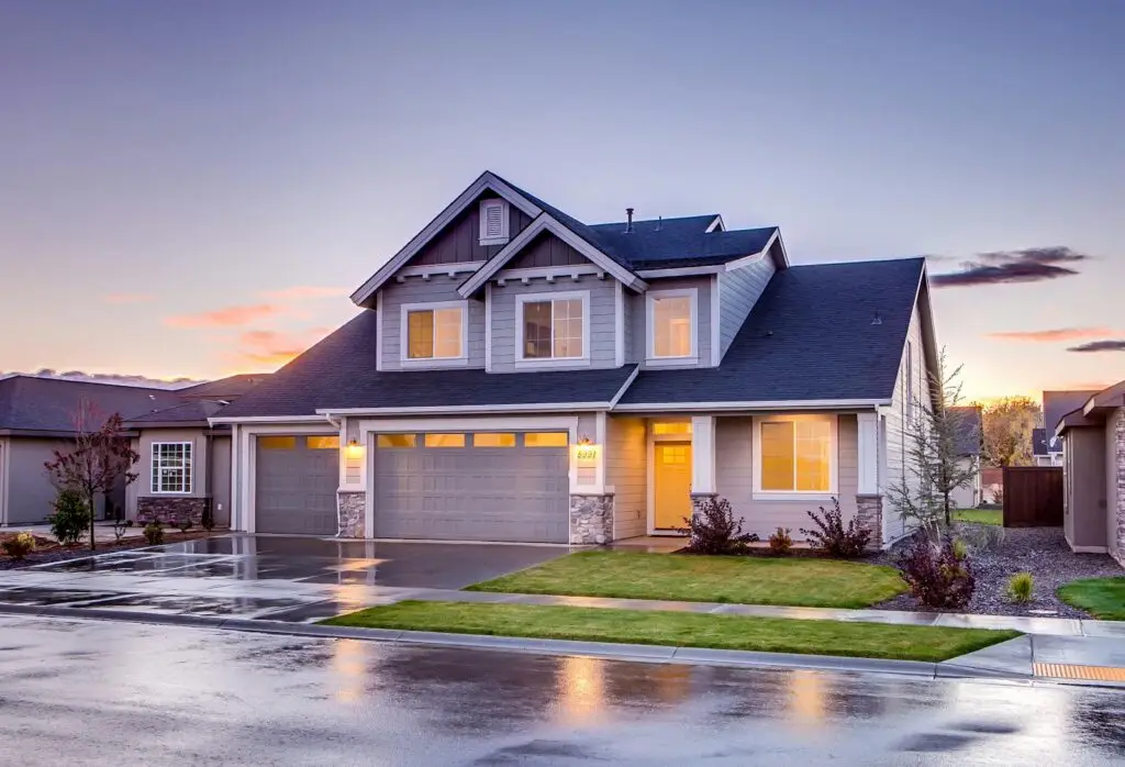 Residential multifamily building